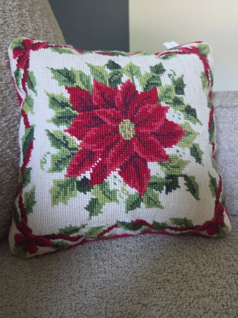 Vintage Christmas/holiday Poinsettia Needlepoint Throw Pillow Red & Green 11x11